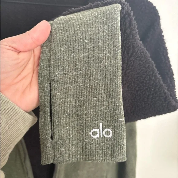 ALO Yoga Enhance Sherpa Hooded Sweatshirt Black GREEN Jacket Hoodie
Thumb Holes - Picture 4 of 6